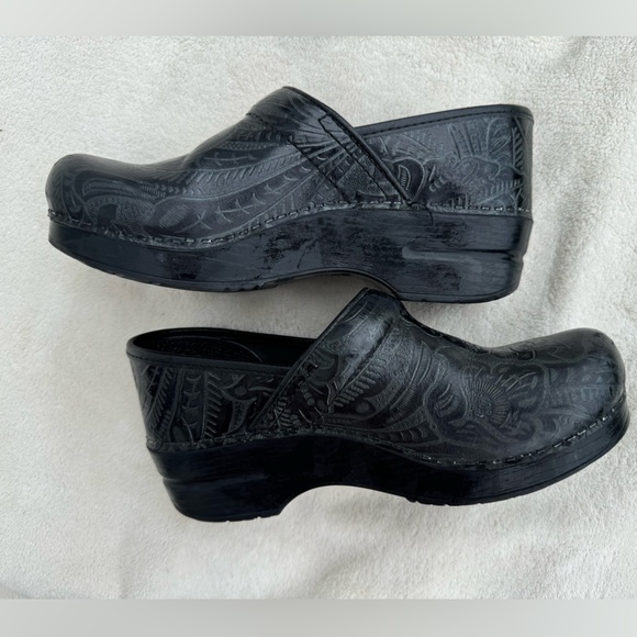 Dansko black tooled nursing clogs - Picture 1 of 7